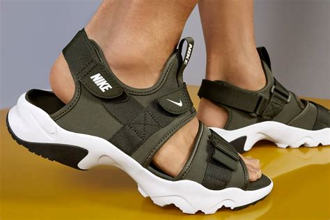 nike walking sandals for women.